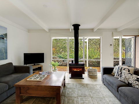 Quarterdeck - Accommodation Directory 3