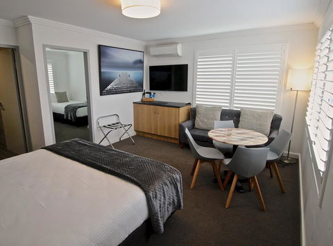 Quays Hotel - Accommodation Directory 2
