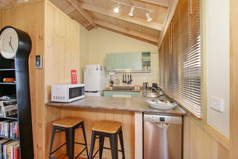 R & R In Bright - Short Walk To Town - Accommodation Directory 3