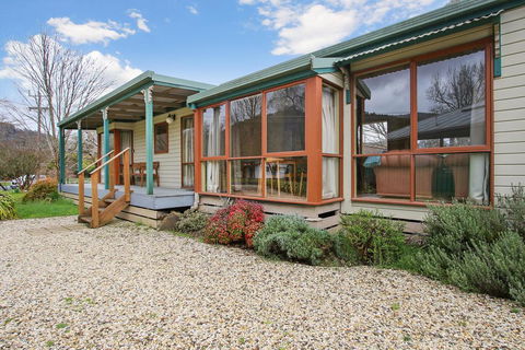 R & R In Bright - Short Walk To Town - Accommodation Directory 0