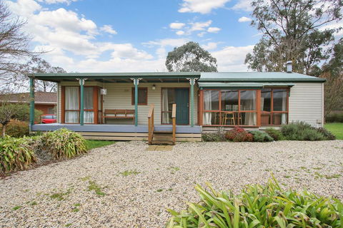 R & R In Bright - Short Walk To Town - Accommodation Directory 2