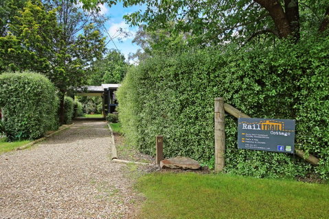 Rail Trail Cottage - BRIGHT - Accommodation Directory 0