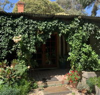 Red Hill Cottage - Accommodation Directory