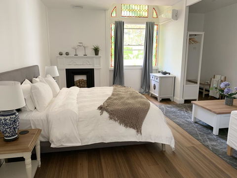 REED HOUSE At Maleny-The White Pavilion - Accommodation Directory 2