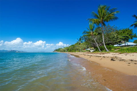 Reflections Turquoise Villa - Accommodation Directory 2