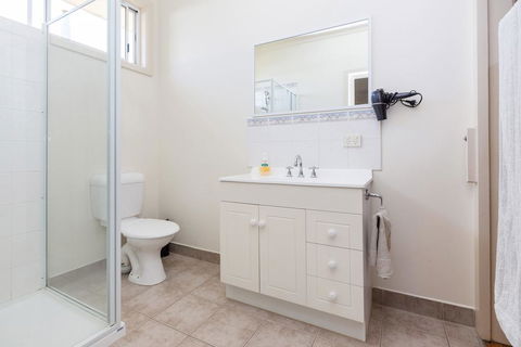 RENOVATED BEACH BEAUTY - ROSEBUD - Accommodation Directory 0