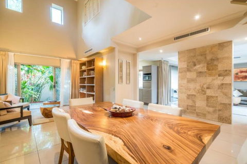Resort Living With Private Pool Sleeps 8 - Accommodation Directory 3