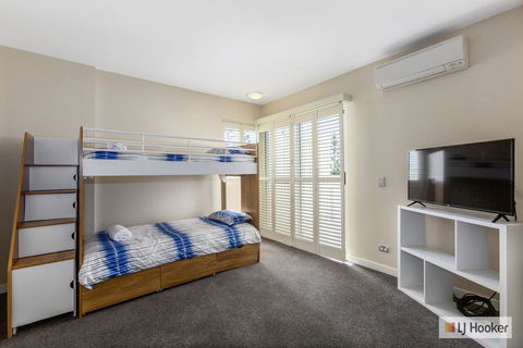 RESORT ON THE BEACH 1219/20 - Accommodation Directory 3