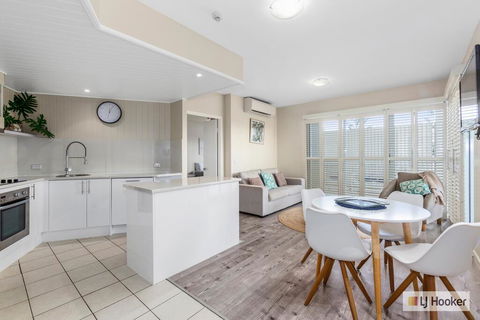 RESORT ON THE BEACH 1219/20 - Accommodation Directory 2