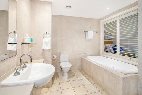 RESORT ON THE BEACH 4118/19 - Accommodation Directory 2
