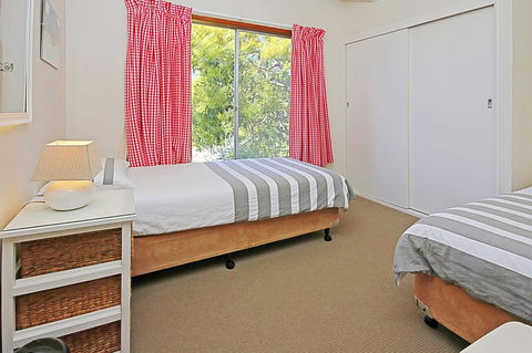 REST ASHORE At MOLLYMOOK - Accommodation Directory 3