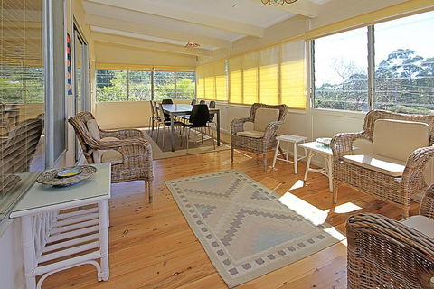 REST ASHORE At MOLLYMOOK - Accommodation Directory 1