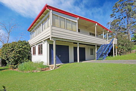 REST ASHORE At MOLLYMOOK - Accommodation Directory 2