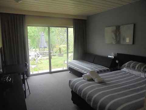 Riverbank Park MOTEL - Accommodation Directory 3