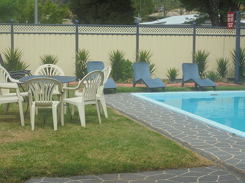 Riverbank Park MOTEL - Accommodation Directory 1