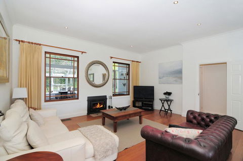 Rivermist - Luxury 6 Bedrooms & 6 Bathrooms! - Accommodation Directory 3