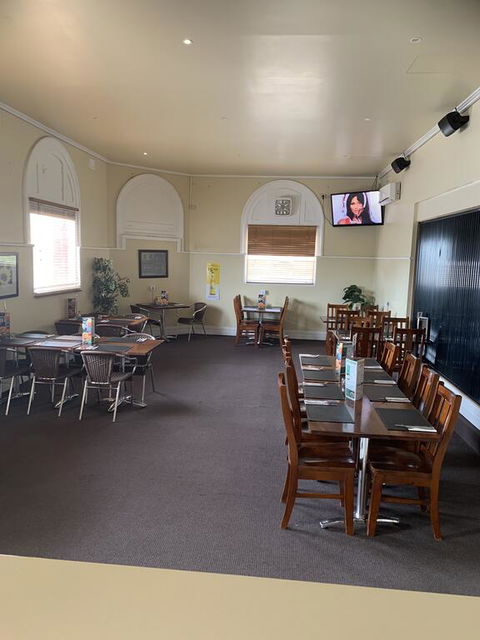 Riverside Hotel - Accommodation Directory 2
