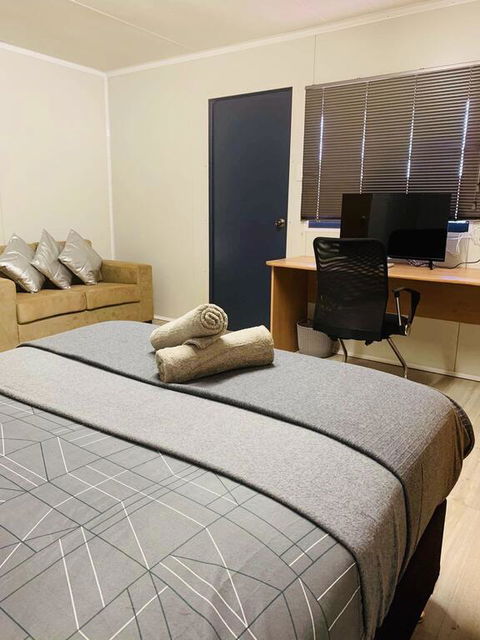 Riverside Hotel - Accommodation Directory 3