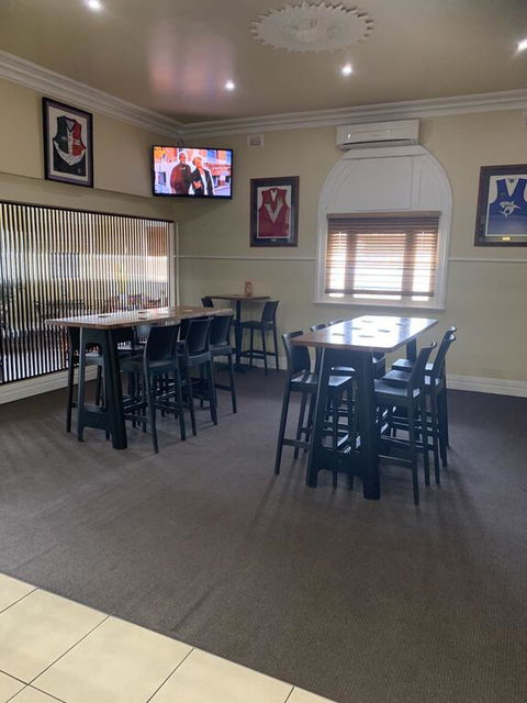 Riverside Hotel - Accommodation Directory 1