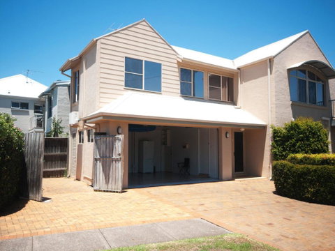 Riverside Views Hawks Nest - Accommodation Directory 1