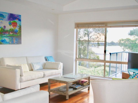 Riverside Views Hawks Nest - Accommodation Directory 0