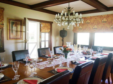 Robin Hill Manor - Rambling Retreat & Tennis Court - Accommodation Directory 2