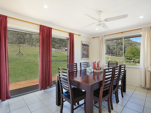 Rosamund House In Broke, 4br House In Walking Distance To Cellar Doors - Accommodation Directory 3