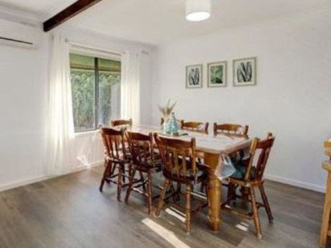 Rosebud Beach Babe - Accommodation Directory 1