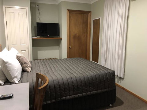Roydons Motor Inn - Accommodation Directory 3