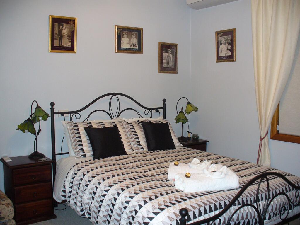Blanchetown SA Accommodation Directory