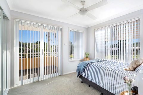 Sandcastles, 1/8 Ala Moana Way - Accommodation Directory 2