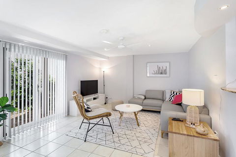 Sandcastles, 1/8 Ala Moana Way - Accommodation Directory 0