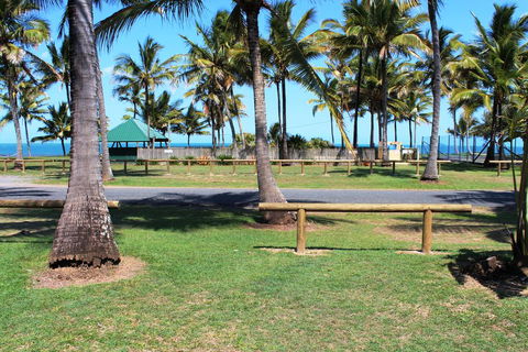 Sarina Beach Motel - Accommodation Directory 1