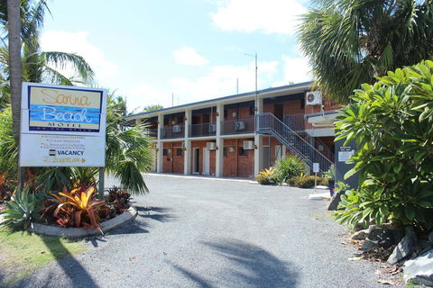 Sarina Beach Motel - Accommodation Directory 2
