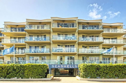Sea Breeze Luxury Holiday Apartment - Accommodation Directory 0