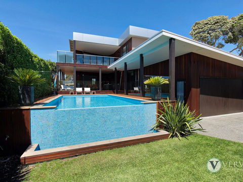 Seaview - Stunning Bay Views! - Accommodation Directory 2