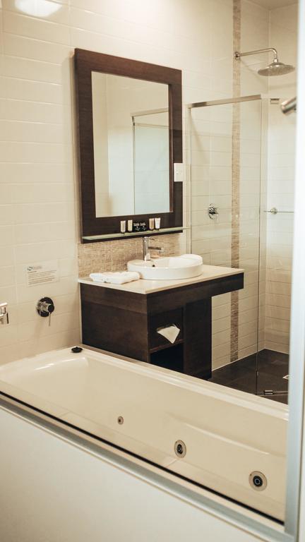 Sfera's Park Suites & Convention Centre - Accommodation Directory 3