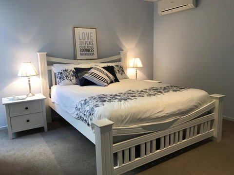 Shellys Place - Accommodation Directory 2