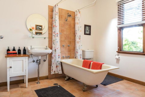 Sidneys Retreat - Accommodation Directory 2