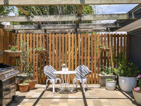 Silky Oak Cottage - Cosy With Country Views - Accommodation Directory 1