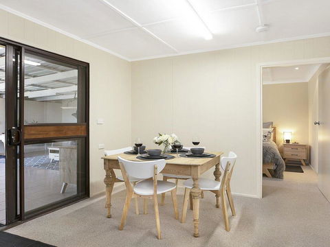 Silky Oak Cottage - Cosy With Country Views - Accommodation Directory 3
