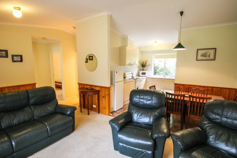Silver Birches Holiday Unit 10 - Accommodation Directory 3