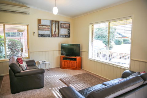 Silver Birches Holiday Village : Unit 8 - Accommodation Directory 2