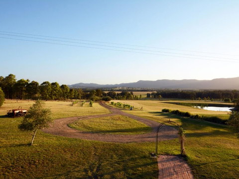 Silver Springs (4br) Cottage, With Wifi, Views, Olives And Space . Fireplace, Views, Olives And Space - Accommodation Directory 0