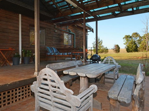 Silver Springs (4br) Cottage, With Wifi, Views, Olives And Space . Fireplace, Views, Olives And Space - Accommodation Directory 1