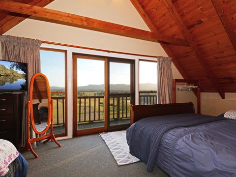 Silver Springs (4br) Cottage, With Wifi, Views, Olives And Space . Fireplace, Views, Olives And Space - Accommodation Directory 2