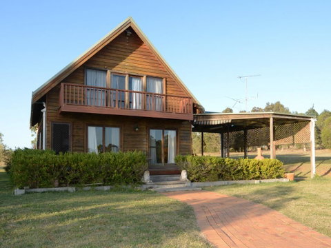 Silver Springs (4br) Cottage, With Wifi, Views, Olives And Space . Fireplace, Views, Olives And Space - Accommodation Directory 3