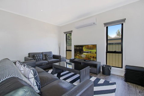 Snowgum Bright Retreat - 2 - Accommodation Directory 2