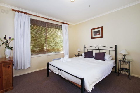 Snowstream Riverside Apartments - Unit 2 - Accommodation Directory 2