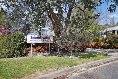Snowstream Riverside Apartments - Unit 2 - Accommodation Directory 0